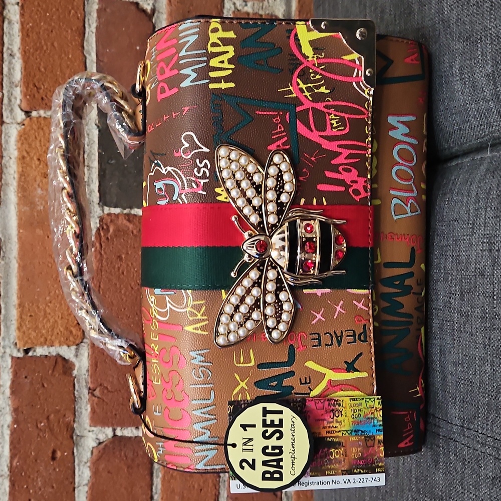 NWT Graffiti Print Women's Bag Set